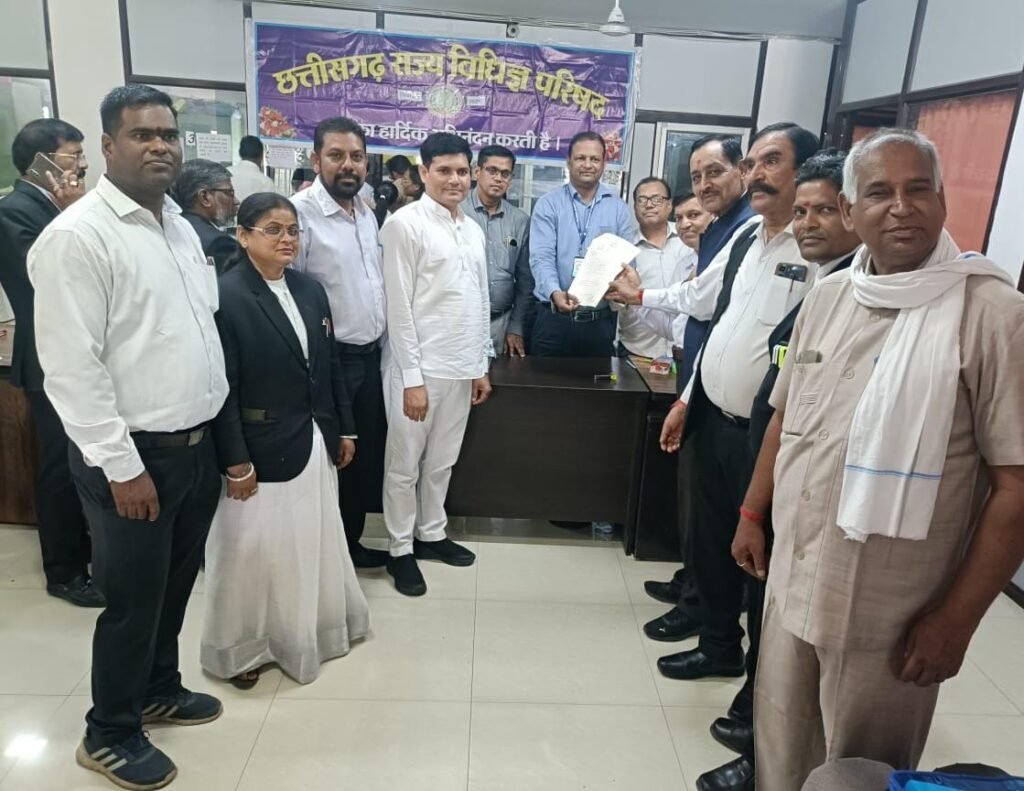 राज्य विधिज्ञ परिषद चुनाव में ब्रिजेश शुक्ला ने भरा नामांकन,युवा के साथ वरिष्ठ अधिवक्ताओ का चौतरफा समर्थन