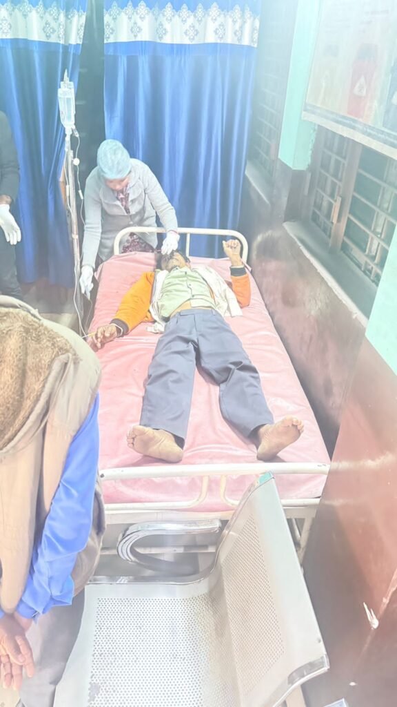 रकबा में कमी से परेशान किसान फिनाइल पीकर पहुंचा तहसील ऑफिस, समय रहते पहुंचाया गया अस्पताल, जिले में 24 घंटे के भीतर 2 किसानों ने की जान देने की कोशिश
