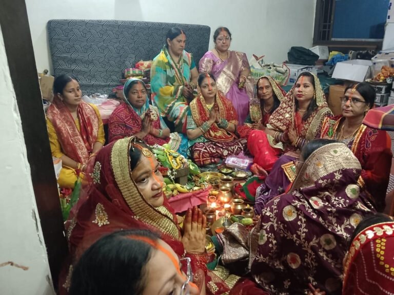 निर्जला व्रत रख मांगा अखंड सुहाग, शिव-पार्वती की आराधना में लीन रहीं सुहागिनें / हरतालिका तीज पर सजे पूजा स्थल, मेहंदी और श्रृंगार से निखरीं महिलाएं, मंगलवार सुबह सूर्योदय के बाद हुआ पारण