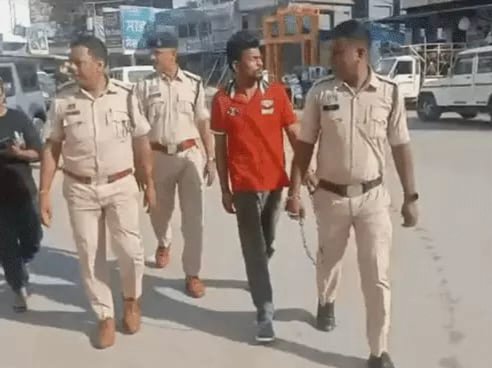 रील में ‘डॉन’ बनने का शौक पड़ा भारी, दो बदमाश पहुंचे जेल / सोशल मीडिया पर दहशत फैलाने का खेल, एक शराब के लिए वसूली करता था तो दूसरा हथियार लहराकर बनाता था रील